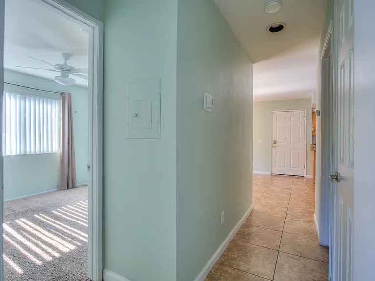 1116 W Blaine St #203 — Photo 14