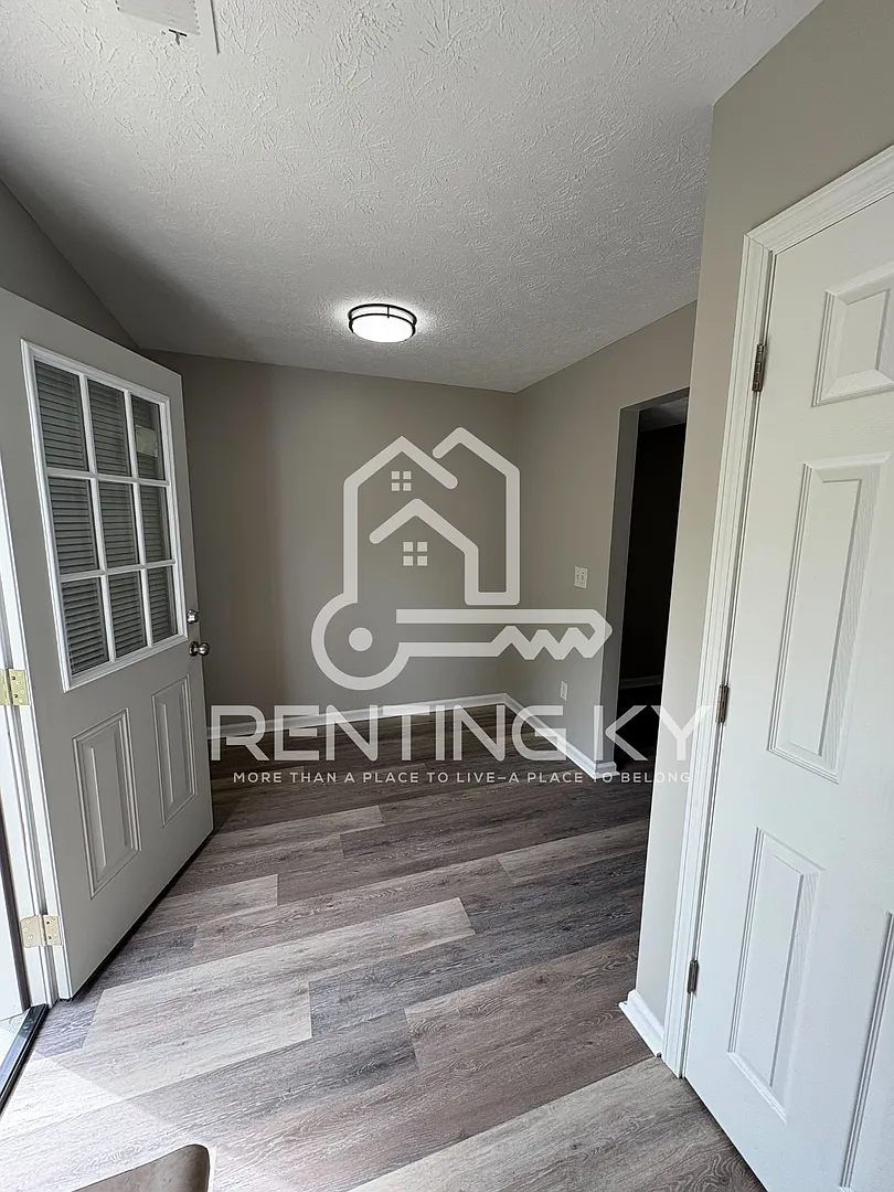 Spacious 3-Bed, 2.5-Bath Townhome! — Photo 3
