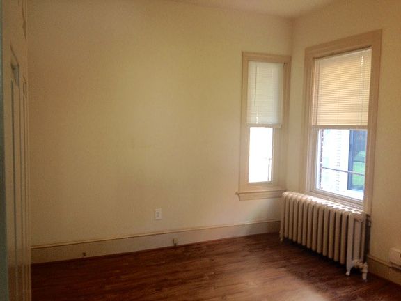 3rd image of 577 E Chestnut St APT 1