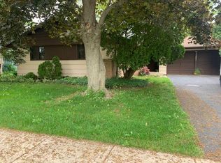 1221 Crest Ln, Rochelle, IL 61068