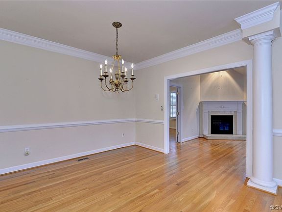 5th image of 224 Brookwood Dr