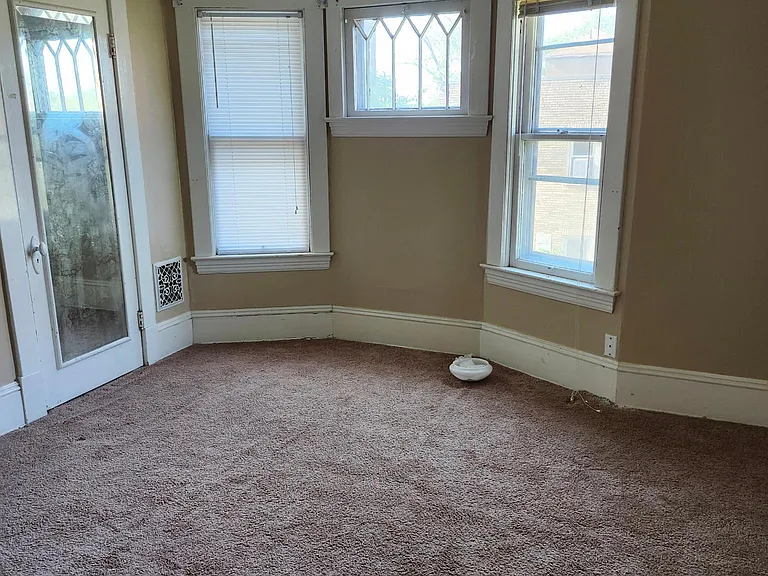 1427 Lincoln Ave — Photo 4