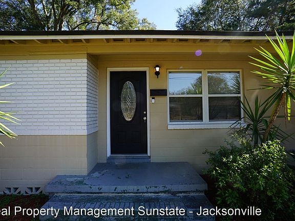 2nd image of 1125 Arlingwood Ave