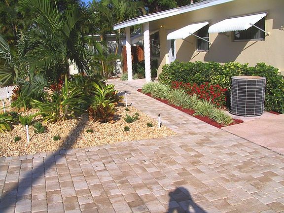 front/driveway view