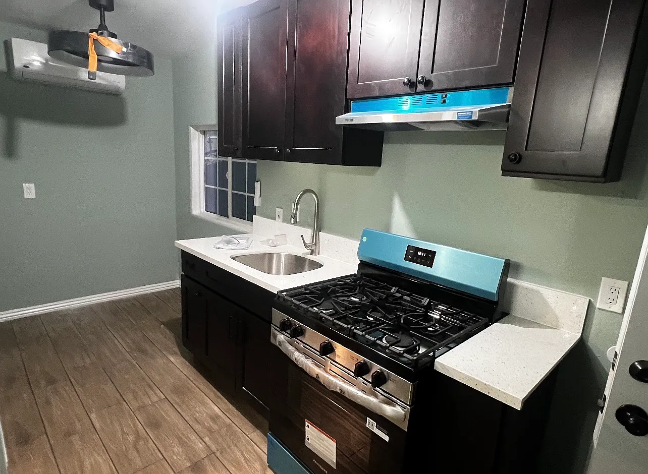 Studio, 400 sqft, $900 — Photo 1