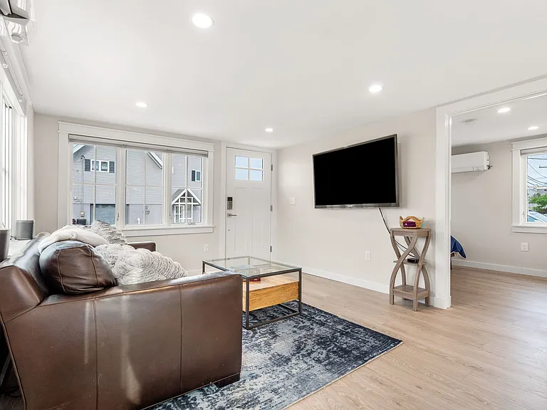 25 Northern Blvd — Photo 9
