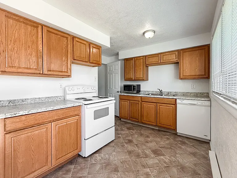 Sun Basin Apartments — Photo 31