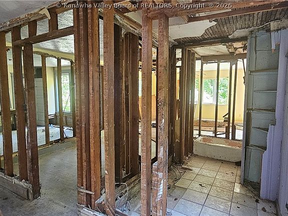 2nd image of 1215 Edgewood Dr