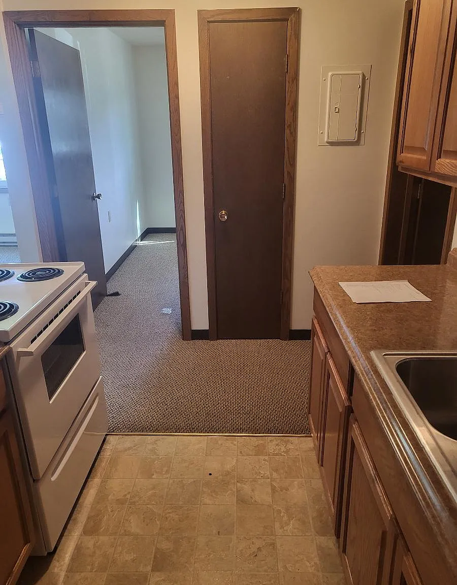 1 bed, 676 sqft, $624 — Photo 4