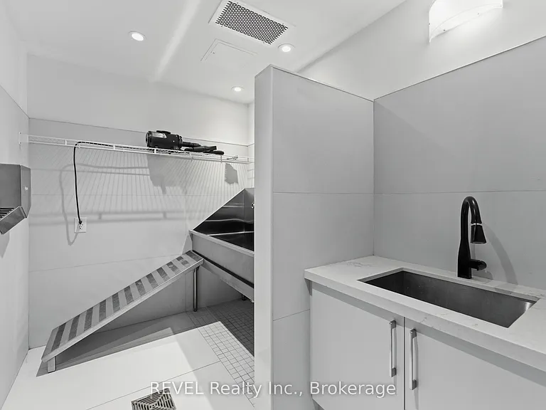 2450 Old Bronte Rd #405 — Photo 35