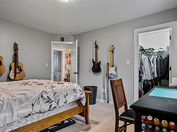 2nd image of 560 Oak Dr E