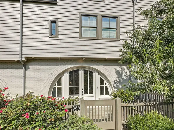 365 Sage Ln, Fayetteville, GA 30214