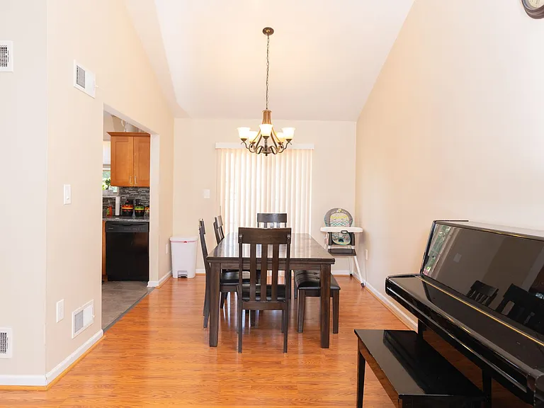 2072 Sheaffer Rd — Photo 44