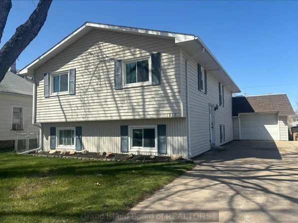 1832 W 12th St, Grand Island, NE 68803