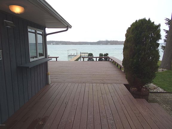 5th image of 738 E Gull Lake Dr