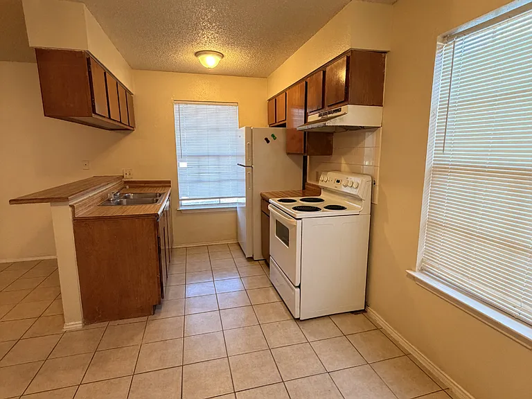 808 W Olmos Dr — Photo 13