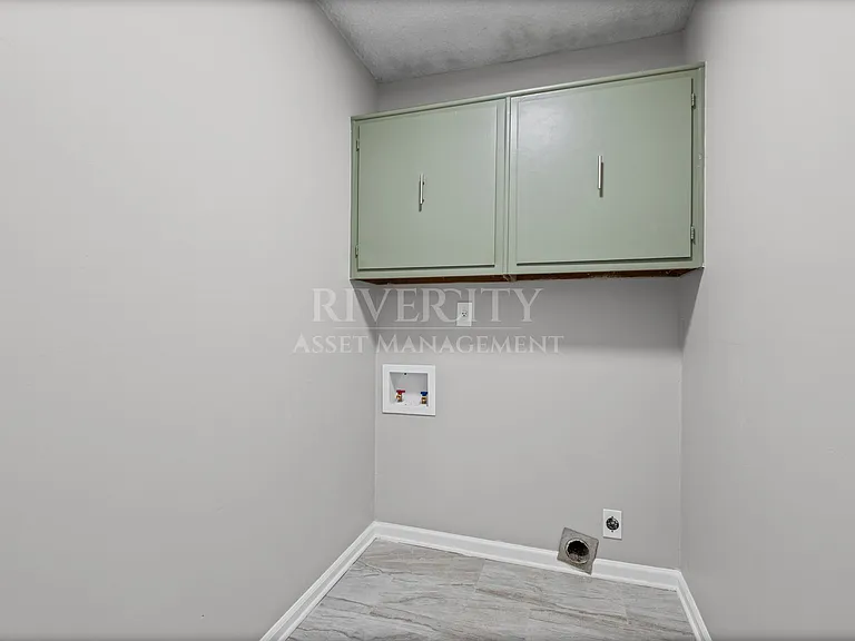 895 Brownlee Rd — Photo 13