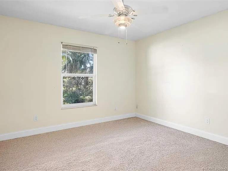 3074 NE Loquat Ln — Photo 16