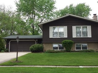 6830 Fairmount Ave, Downers Grove, IL 60516