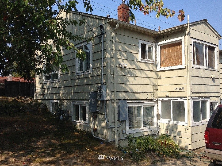 2nd image of 2410 S 128th Street