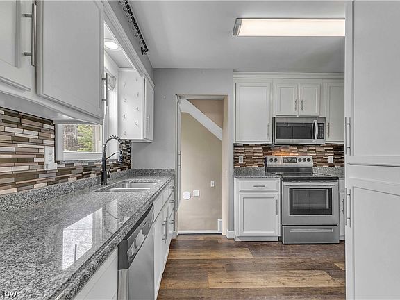 4th image of 1227 Manor Ave SW