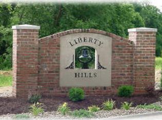 5 Independence Dr, Highland, IL 62249