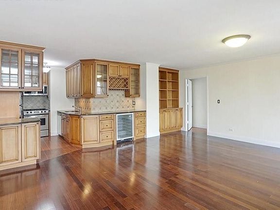 3rd image of 330 E 38th St #43FG
