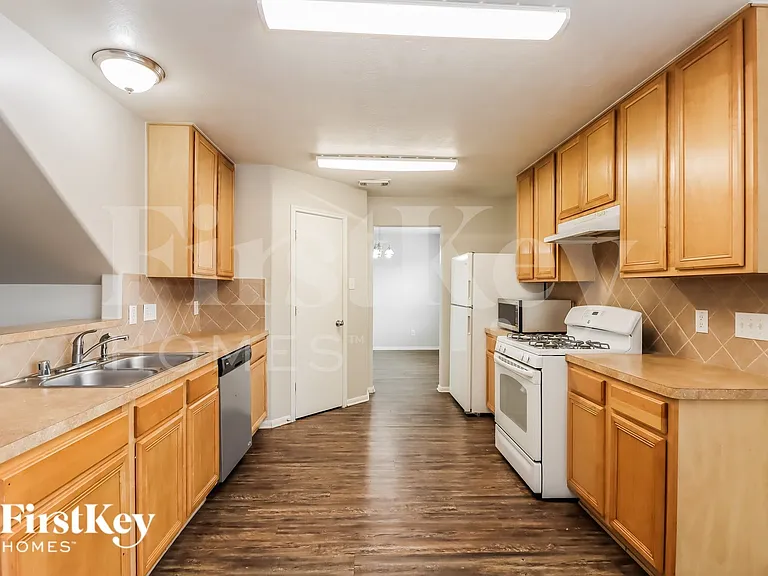25339 Barmby Dr — Photo 5