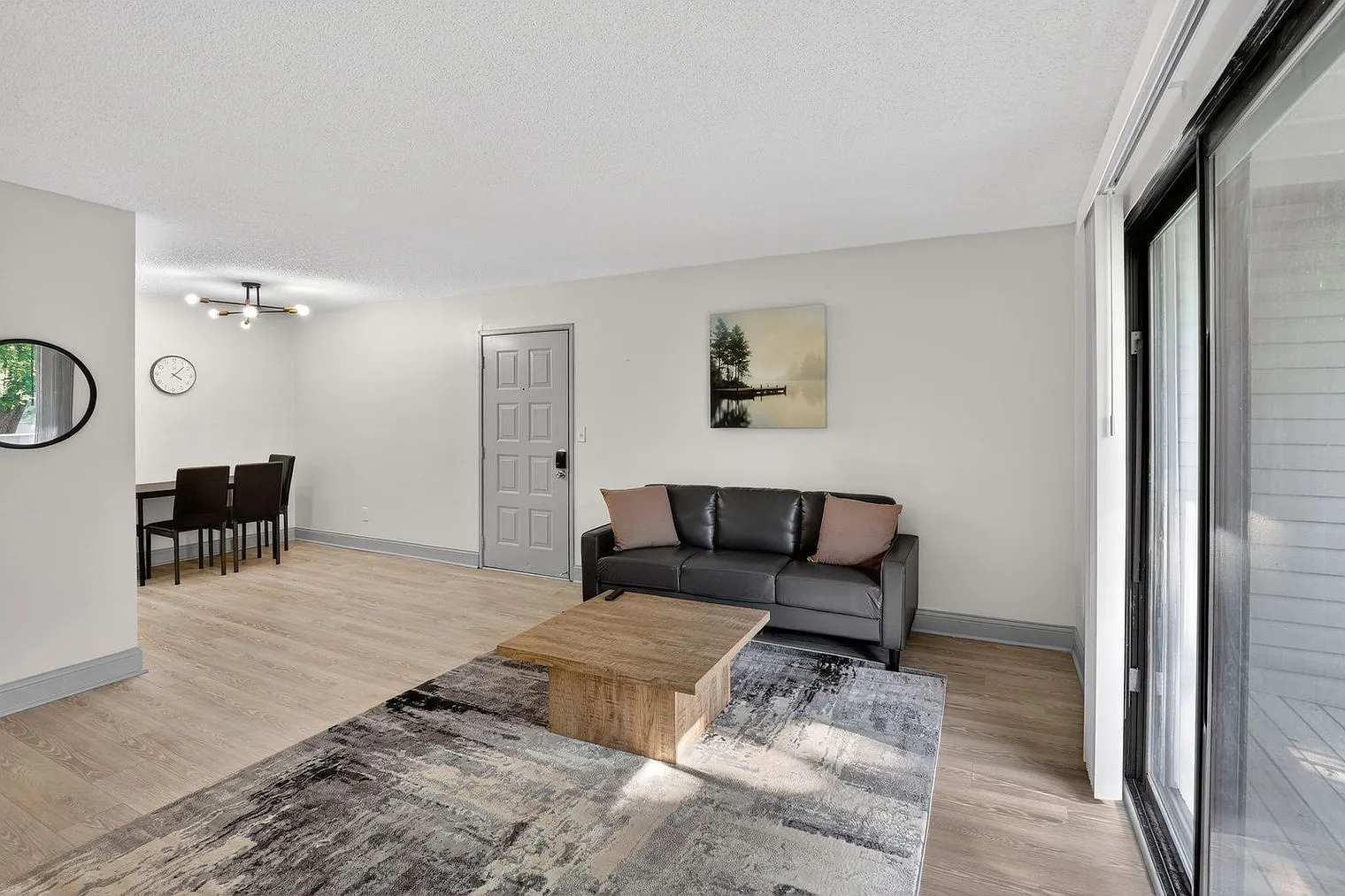 2 bed, 1.0 bath, 764 sqft, $2,106 — Photo 4