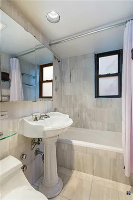 Rented by New York Cosmopolitan Realty | media 10