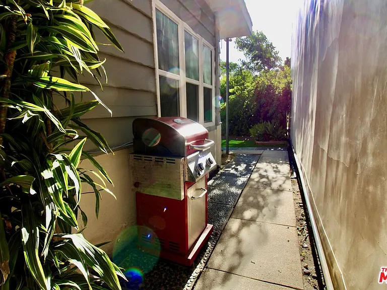 4336 Laurel Canyon Blvd — Photo 21