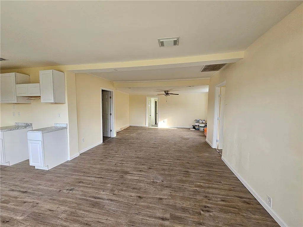 4 bed, 2.0 bath, 1300 sqft, $1,600 — Photo 4