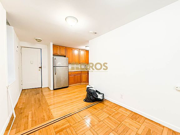 2nd image of 210 E 10th St APT 2