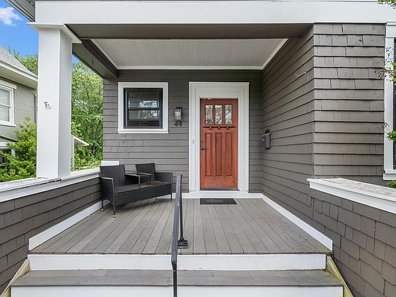 3rd image of 44 Woodland Pl