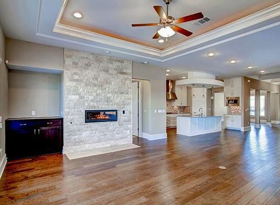 3rd image of 16304 Aventura Ave