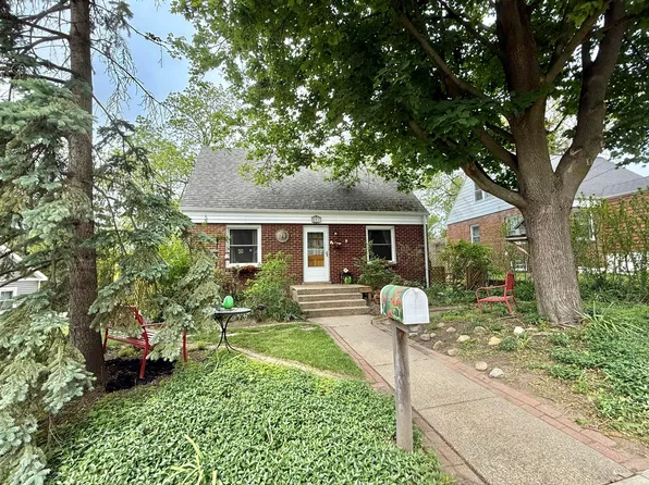805 Academy St, Valparaiso, IN 46383