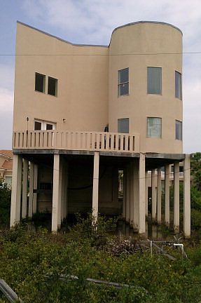 5th image of 227 W Hibiscus St