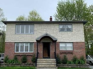 30 Chobot Ln, Elmwood Park, NJ 07407
