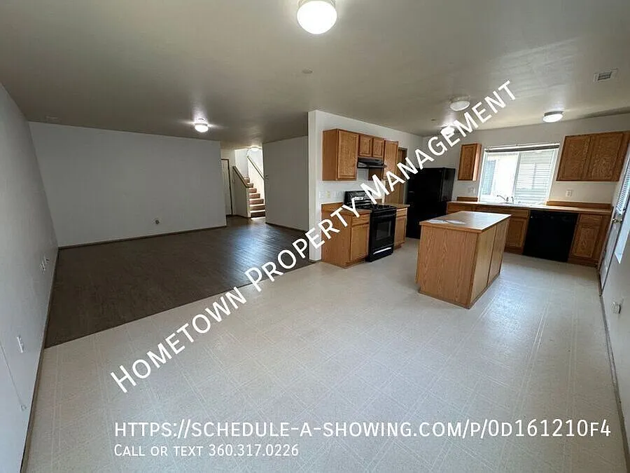 Dupont Beauty! 3 Bedroom plus Bonus Room - Available NOW! — Photo 2