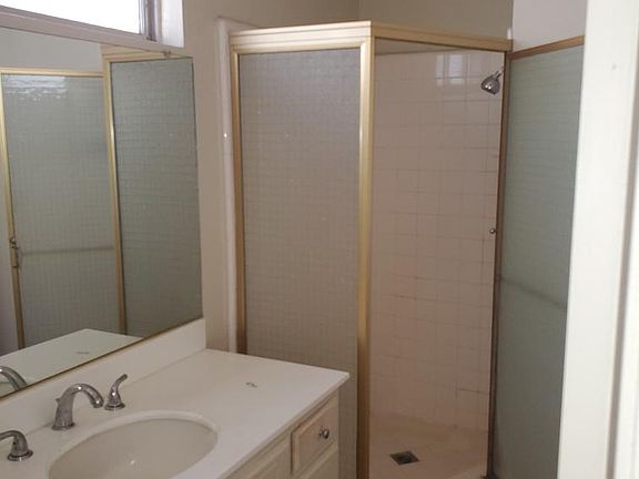 4th image of 1824 Fairburn Ave #403
