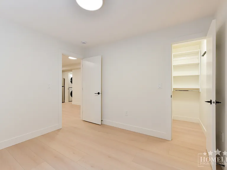 11004 78th Ave #BASEMENT — Photo 13