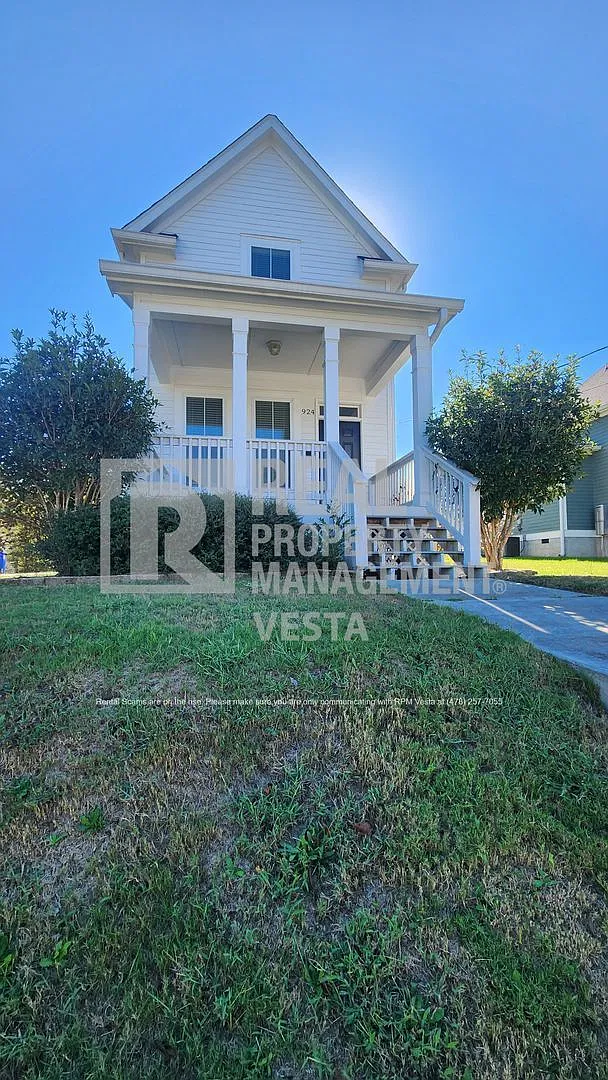3 bed, 2.5 bath, 1267 sqft, $1,600 — Photo 1