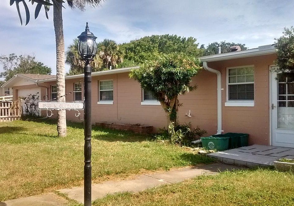 1st image of 1918 N Oleander Ave