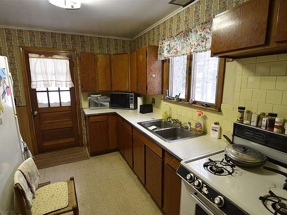 5th image of 354 Grand Ave