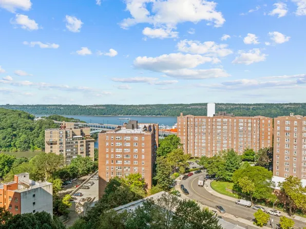 555 Kappock Street image 18 of 24