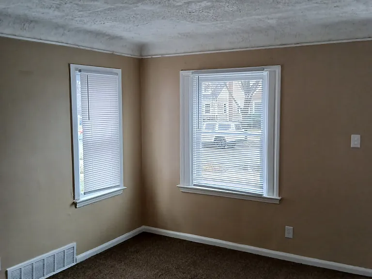 12075 Rossiter Ave — Photo 12