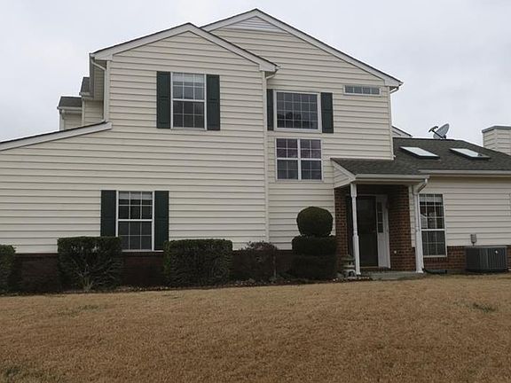 2nd image of 220 Belmont Cir