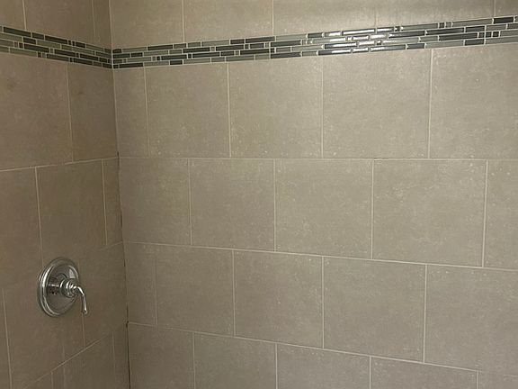 3rd image of 1515 W Wilson Ave APT 2