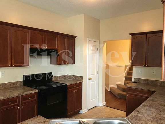 5th image of 7142 Queens Crown Ct