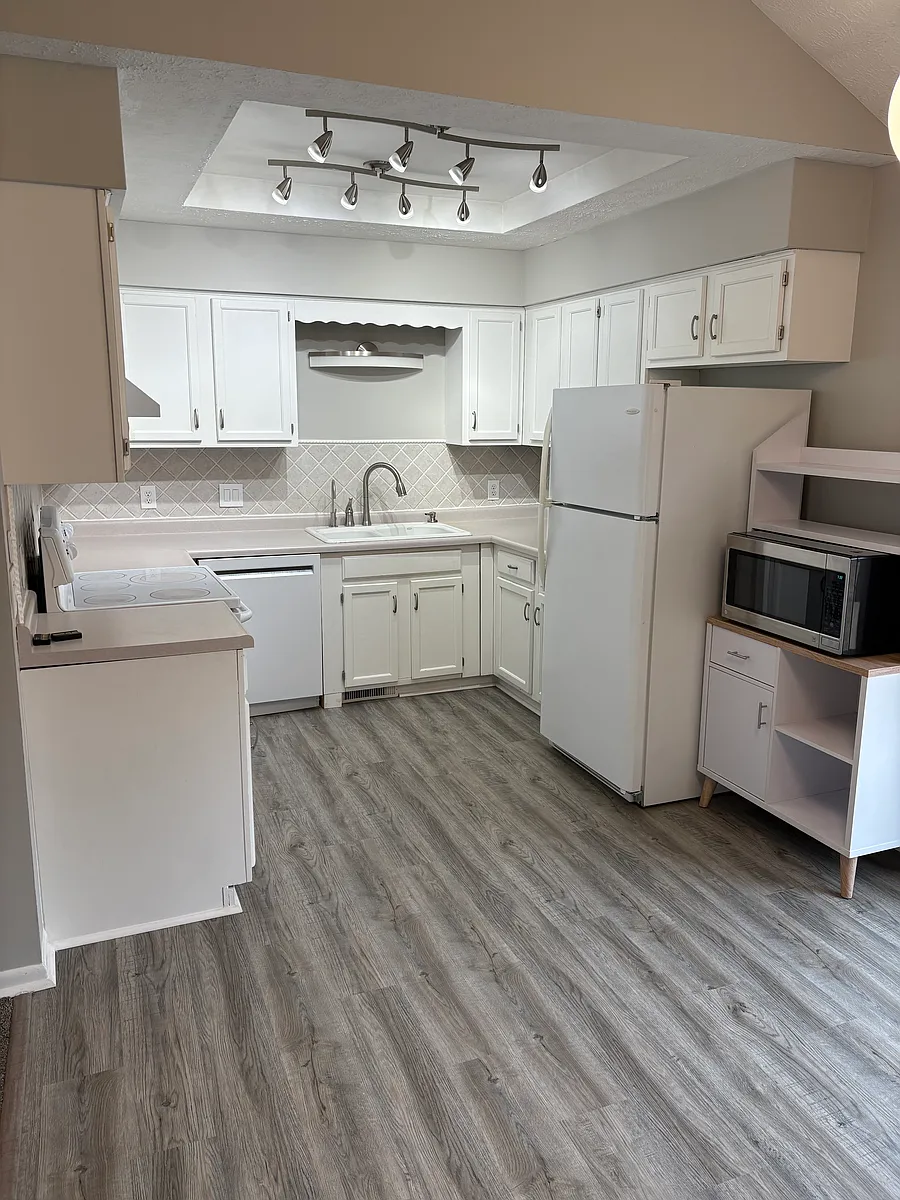 Kitchen - 1855 N 153rd Plz